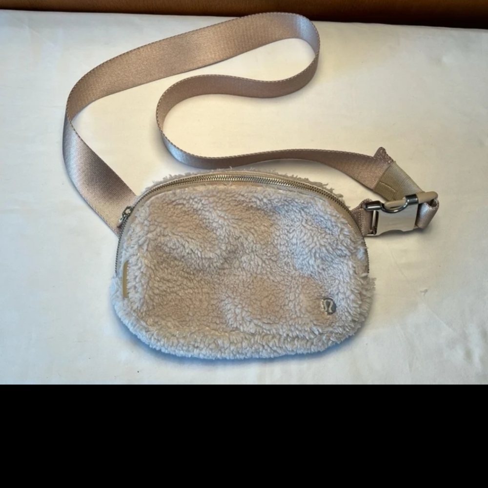 Lululemon Athletica Cream Sherpa  Bag